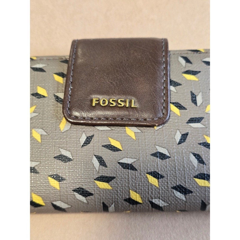 Fossil‎ Grey Geometric Print Slim Bifold Wallet Yellow Diamond Snap Closure - Picture 2 of 11